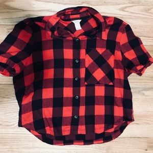 Plaid black and red cropped button up